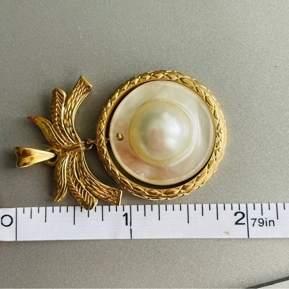Estate 14k Yellow Gold Floating Mabe Pearl Ribbon Design Dangle Unique P… - Picture 9 of 9